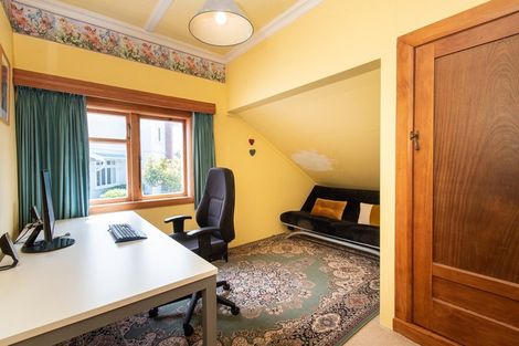 Photo of property in 18 Cobden Road, Bluff Hill, Napier, 4110