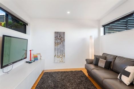 Photo of property in 3 The Terrace, Mount Pleasant, Christchurch, 8081