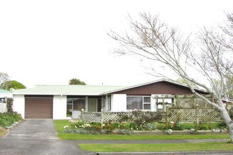Photo of property in 35 Truby King Street, Merrilands, New Plymouth, 4312