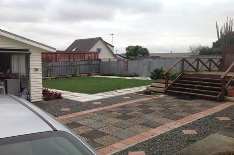 Photo of property in 9 Sylvan Crescent, Te Atatu South, Auckland, 0610