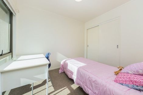 Photo of property in The Haven, 14/120 Beach Haven Road, Beach Haven, Auckland, 0626