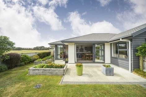 Photo of property in 15 Lorenzo Place, Kelvin Grove, Palmerston North, 4414