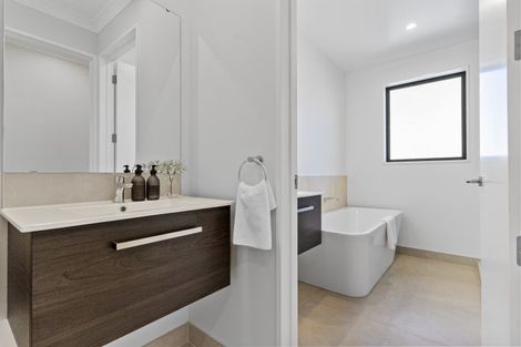 Photo of property in 17 Fordyce Avenue, Sunnyhills, Auckland, 2010