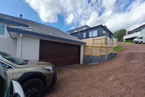 Photo of property in 31 Mandeville Place, Unsworth Heights, Auckland, 0632