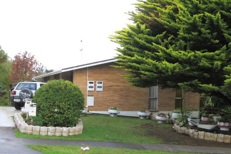 Photo of property in 2/3 Kyeemagh Street, Botany Downs, Auckland, 2010
