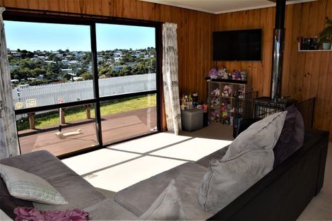 Photo of property in 42a Glanmire Road, Newlands, Wellington, 6037