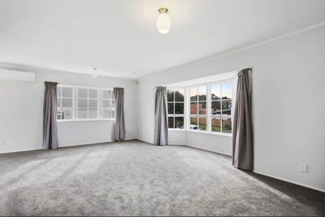 Photo of property in 2/14 Ellice Road, Totara Vale, Auckland, 0629