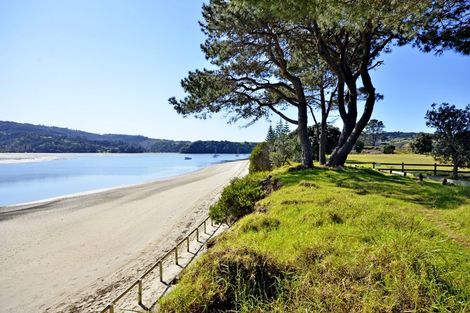 Photo of property in 271 Omaha Drive, Omaha, 0986