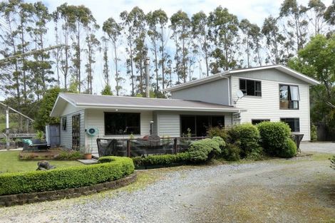 Photo of property in 30 Golf Links Road, Kaiata, Greymouth, 7805