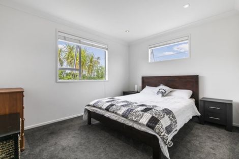 Photo of property in 52 Shakespear Road, Army Bay, Whangaparaoa, 0930