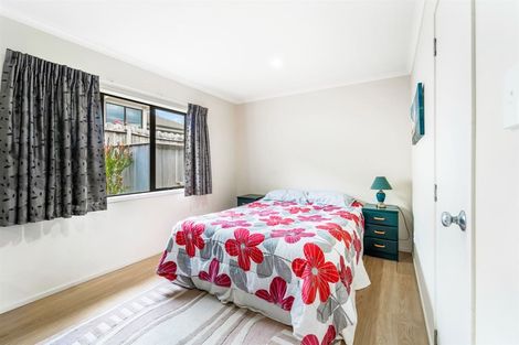 Photo of property in 10 Jelas Road, Red Beach, 0932