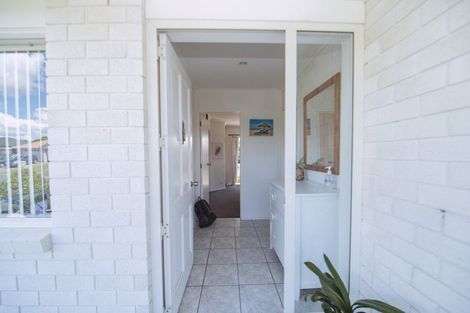 Photo of property in 1/11 Keswick Close, Northpark, Auckland, 2013