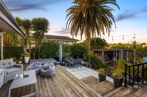 Photo of property in 24 Granville Drive, Massey, Auckland, 0614