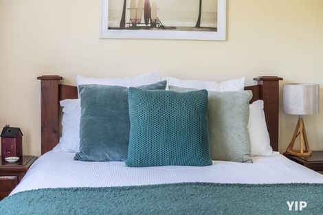 Photo of property in 9a Pimlico Place, Newlands, Wellington, 6037