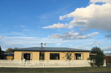 Photo of property in 2/205 Avondale Road, Greenmeadows, Napier, 4112