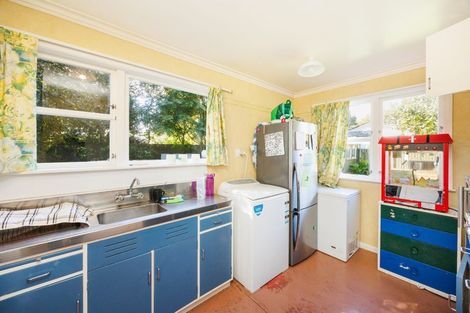 Photo of property in 27 Saint Albans Avenue, Hokowhitu, Palmerston North, 4410