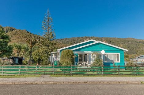 Photo of property in 2 Curtis Street, Hector, 7822