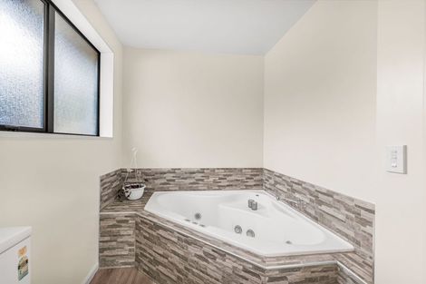 Photo of property in 10 Courtfield Close, Parklands, Christchurch, 8083