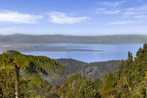 Photo of property in 535 Scenic Drive, Waiatarua, Auckland, 0612