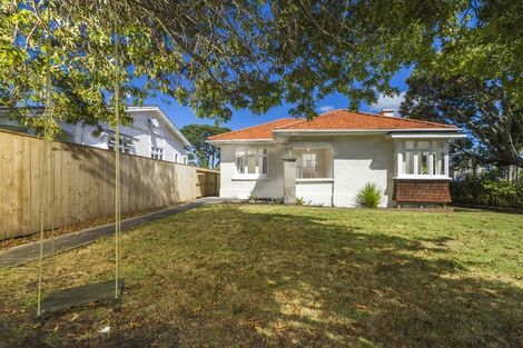 Photo of property in 147 Vauxhall Road, Narrow Neck, Auckland, 0624