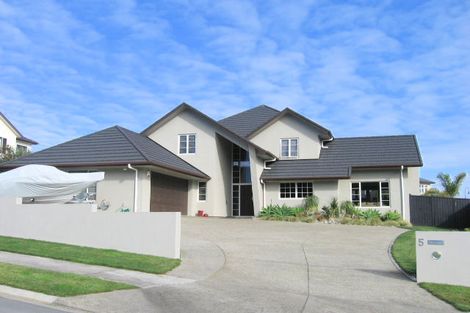 Photo of property in 5 Penwood Close, East Tamaki Heights, Auckland, 2016