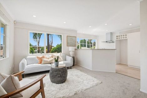 Photo of property in 28 Tyburn Lane, Unsworth Heights, Auckland, 0632