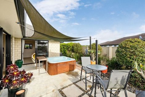 Photo of property in 17 Alan Livingston Drive, Cambridge, 3434