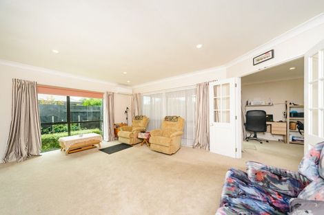 Photo of property in 27 Strachan Way, Highbury, Palmerston North, 4412