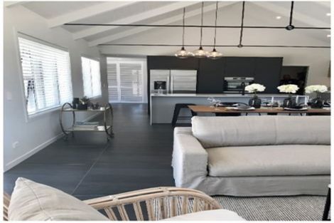 Photo of property in 5 Ti Tree Lane, Stanmore Bay, Whangaparaoa, 0932