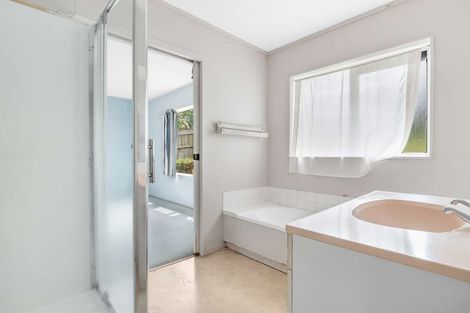 Photo of property in 6 Skelton Avenue, Randwick Park, Auckland, 2105