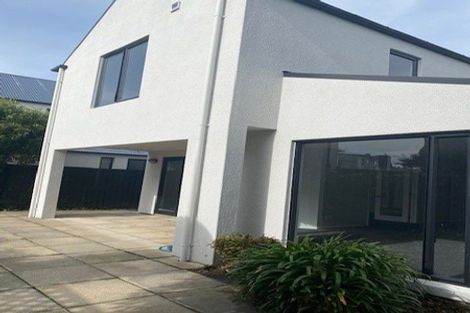 Photo of property in 32 Oakford Close, Riccarton, Christchurch, 8011