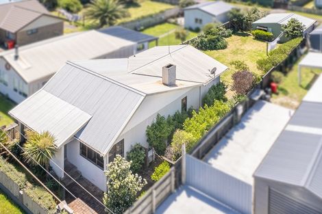 Photo of property in 10 Seafront Road, Castlecliff, Whanganui, 4501