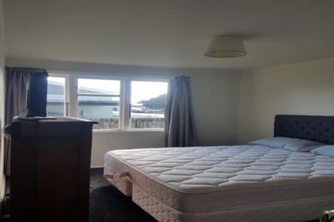 Photo of property in 48 Omata Road, Marfell, New Plymouth, 4310