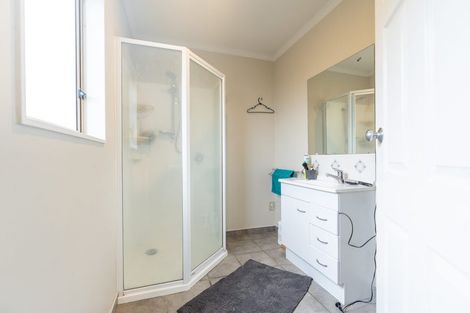 Photo of property in 10 Fernlea Avenue, Kelvin Grove, Palmerston North, 4414