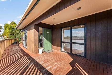 Photo of property in 10 Camilla Grove, Totara Vale, Auckland, 0629