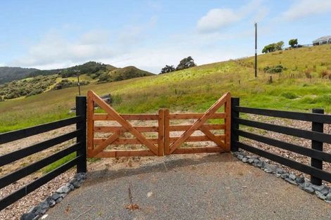 Photo of property in 3060 Kaipara Coast Highway, Glorit, 0984