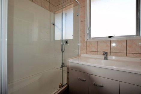 Photo of property in 38 Larissa Avenue, Henderson, Auckland, 0610