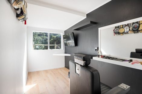 Photo of property in 15 Woolwich Close, Whitby, Porirua, 5024