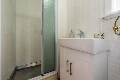 Photo of property in 21 Acheron Road, Paremata, Porirua, 5026