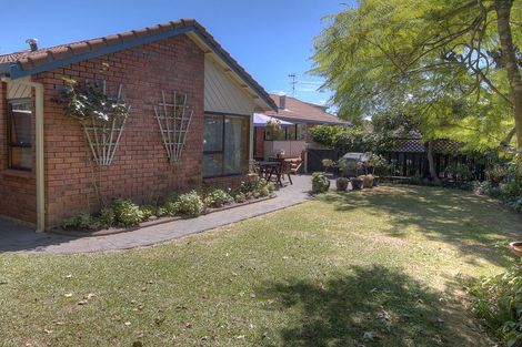 Photo of property in 9 Cyclades Place, Shelly Park, Auckland, 2014