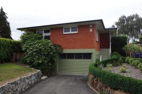 Photo of property in 32 Kensington Place, Fairfield, Hamilton, 3214