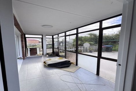 Photo of property in 39 Staveley Avenue, Mount Roskill, Auckland, 1041