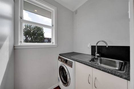 Photo of property in 3 Murray Avenue, Hawera, 4610