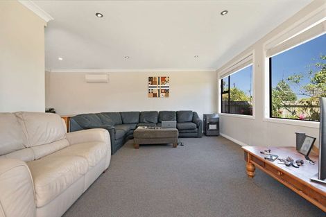 Photo of property in 32 Willow Avenue, Hannahs Bay, Rotorua, 3010