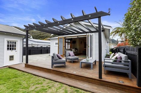 Photo of property in 17 Burnside Street, Waterloo, Lower Hutt, 5011