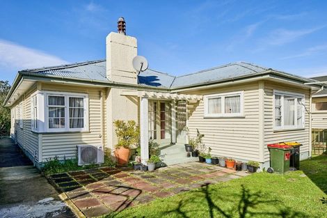 Photo of property in 4 Cambridge Street, Tawa, Wellington, 5028