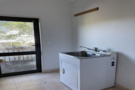 Photo of property in 11 Trotting Terrace, Fairview Heights, Auckland, 0632