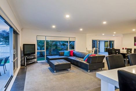 Photo of property in 9 Fairbairn Place, East Tamaki Heights, Auckland, 2016