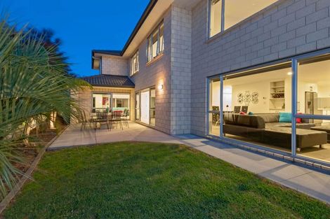 Photo of property in 9 Fairbairn Place, East Tamaki Heights, Auckland, 2016