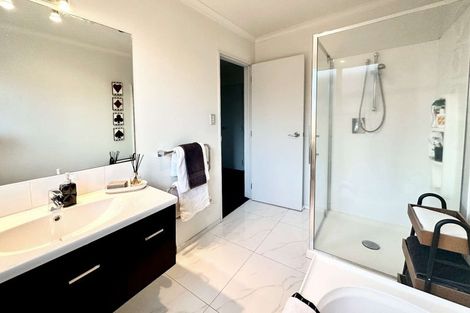 Photo of property in 28 Branigan Parade, Kelvin Grove, Palmerston North, 4414